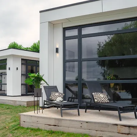 Dom wakacyjny House In Arnhem With Rhine Views